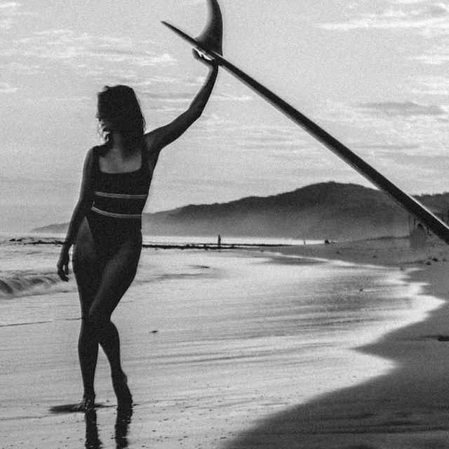 チキンファット を使用している女性の画像